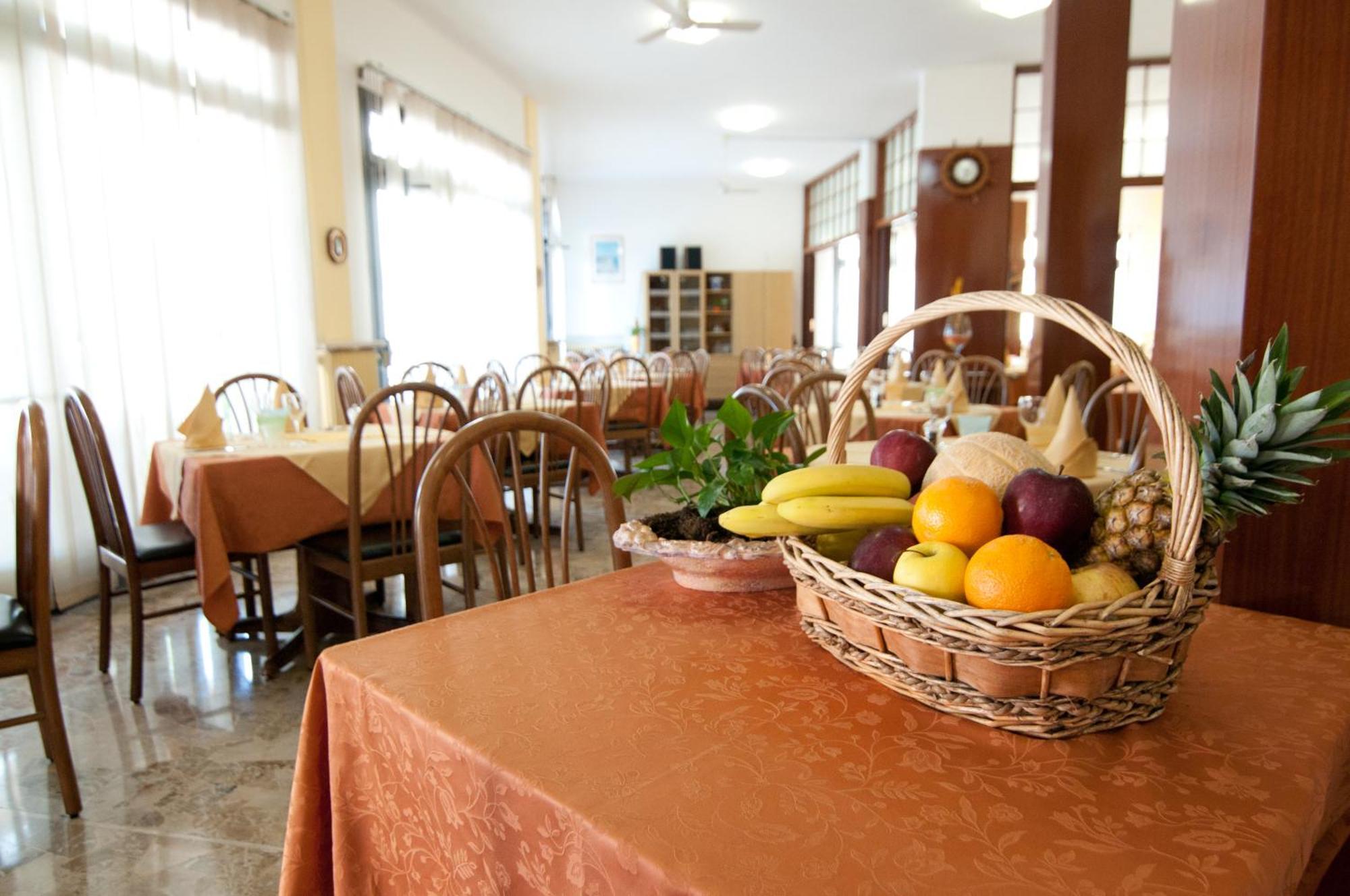 Hotel Milan Rosolina Mare Eksteriør billede